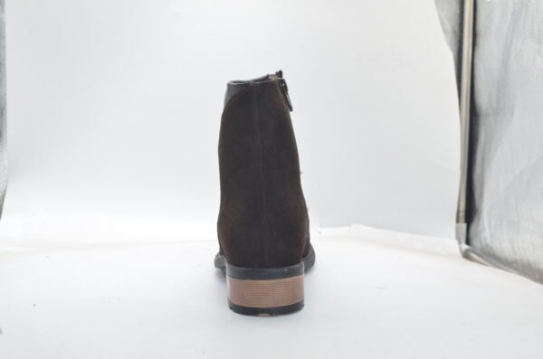 HR-715 - Image 8