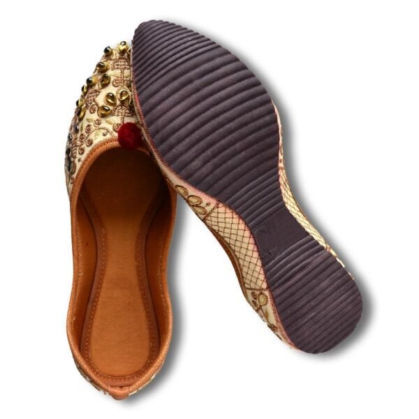 Women Cream-Coloured Gold-Toned Embellished Mojaris - Image 7