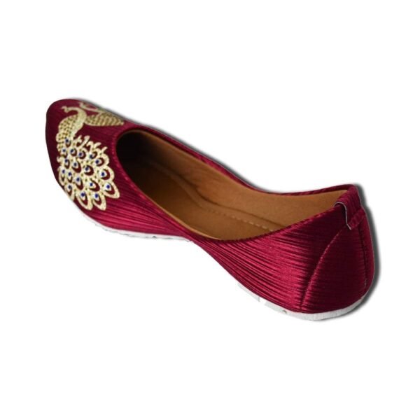 Women Maroon Gold-Toned Embroidered Mojaris - Image 3