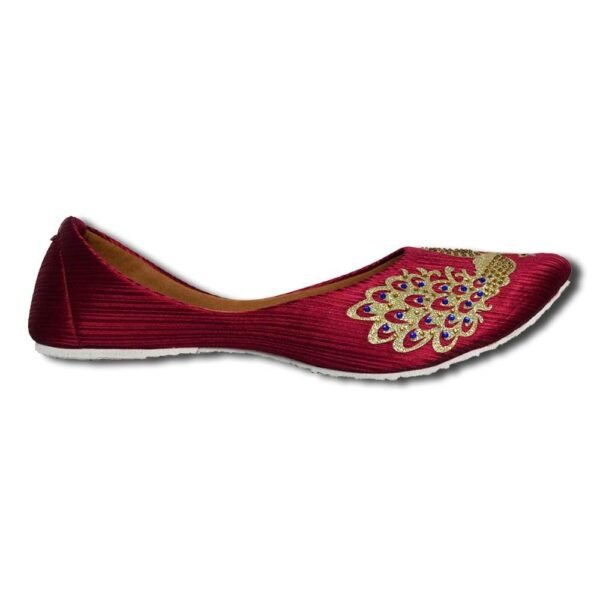 Women Maroon Gold-Toned Embroidered Mojaris - Image 5